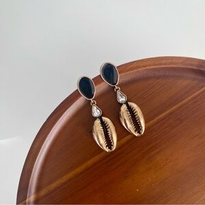 4/$15 Vintage Retro Bronze Cowrie Seashell Black and Gold Earrings